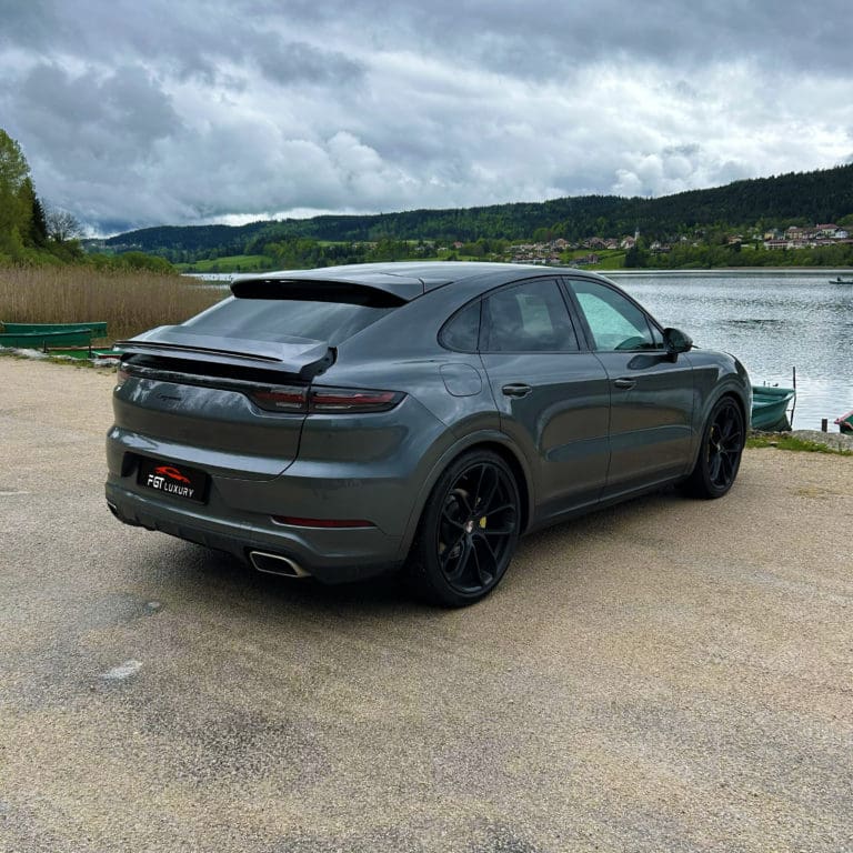 location Porsche Cayenne Coupé 6 cylindres en V de 2995cm3 loueur leasing essaie bapteme prix cadeau test