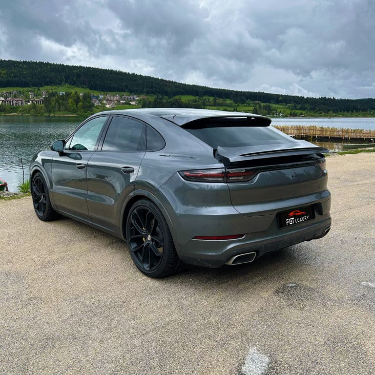 location Porsche Cayenne Coupé 6 cylindres en V de 2995cm3 loueur leasing essaie bapteme prix cadeau père mere