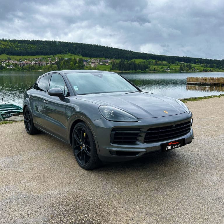 location Porsche Cayenne Coupé 6 cylindres en V de 2995cm3 loueur leasing essaie bapteme prix cadeau tarifs
